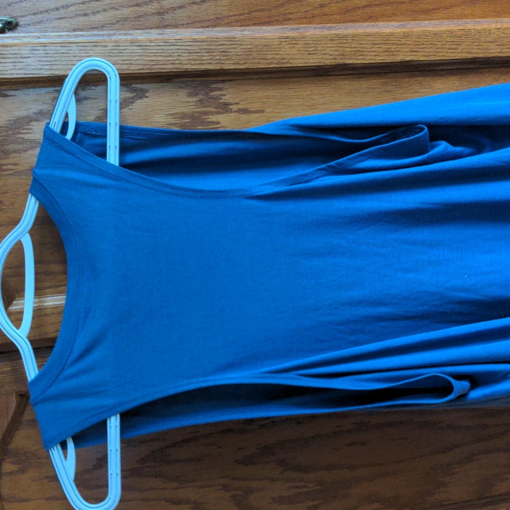 ❤️ Aquarius Blue Razorback tank 2X - Picture 5 of 6